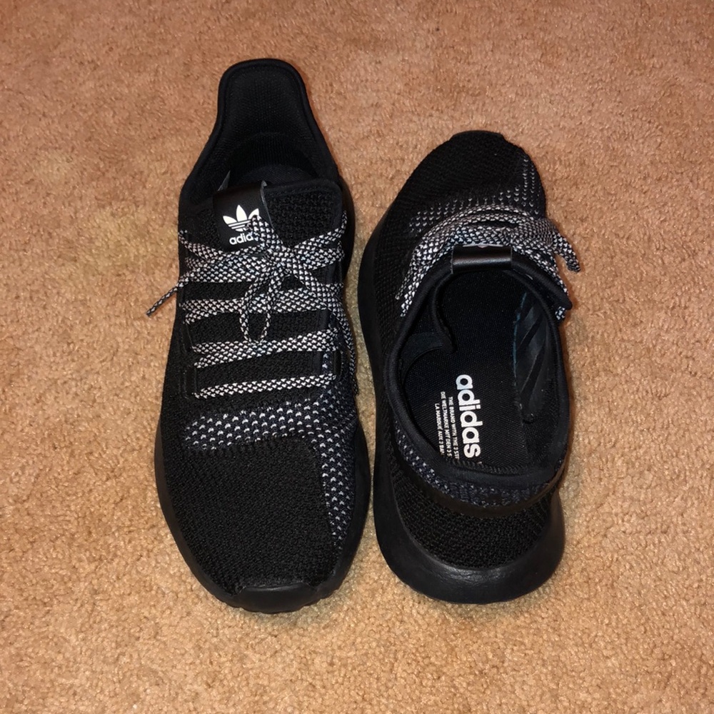 Adidas tubular shadow